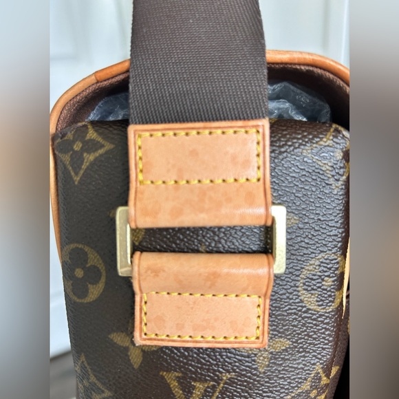 Authentic Louis Vuitton Abbesses Monogram Messenger Bag - Picture 10 of 11